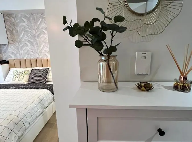 Modern Luxury Unit In Manhattan Plaza Tower 4*